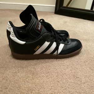 Adidas Men's Samba Classic Indoor Soccer Shoe